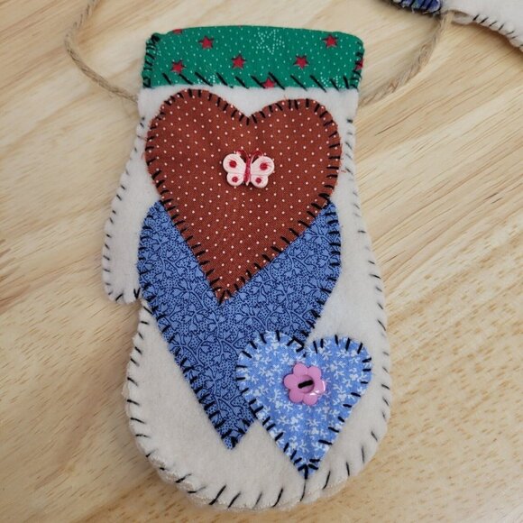 Mini Mitten Christmas Fleece 3D Embellished Garland Country Farmhouse - Picture 8 of 10